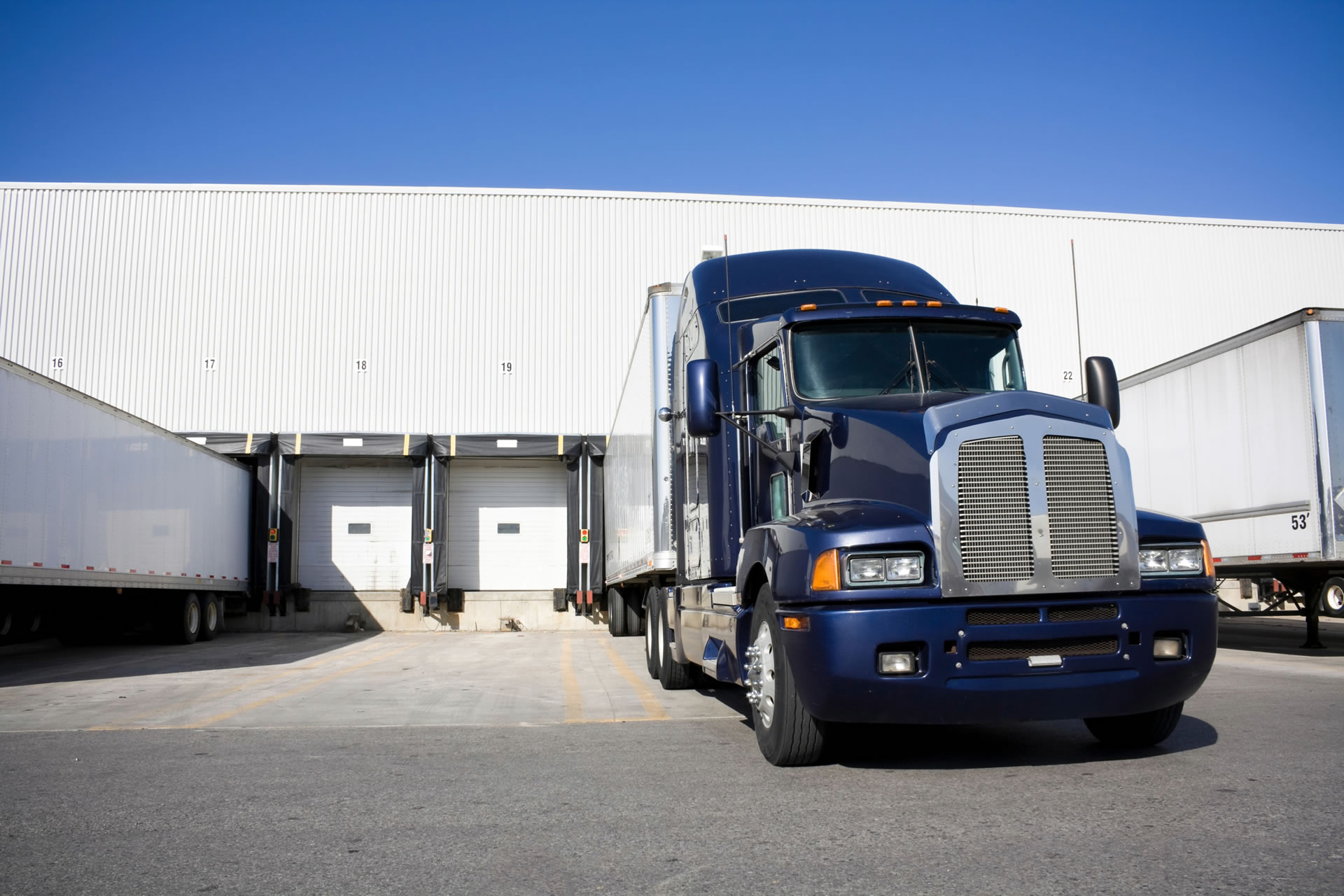 Taming the Truckload Scheduling Beast: How Royal 4 Systems Optimizes Your Logistics